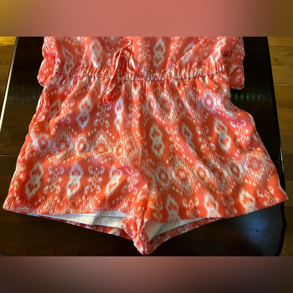 BNWT Sleeveless Romper w/ Shorts size M - Picture 5 of 13